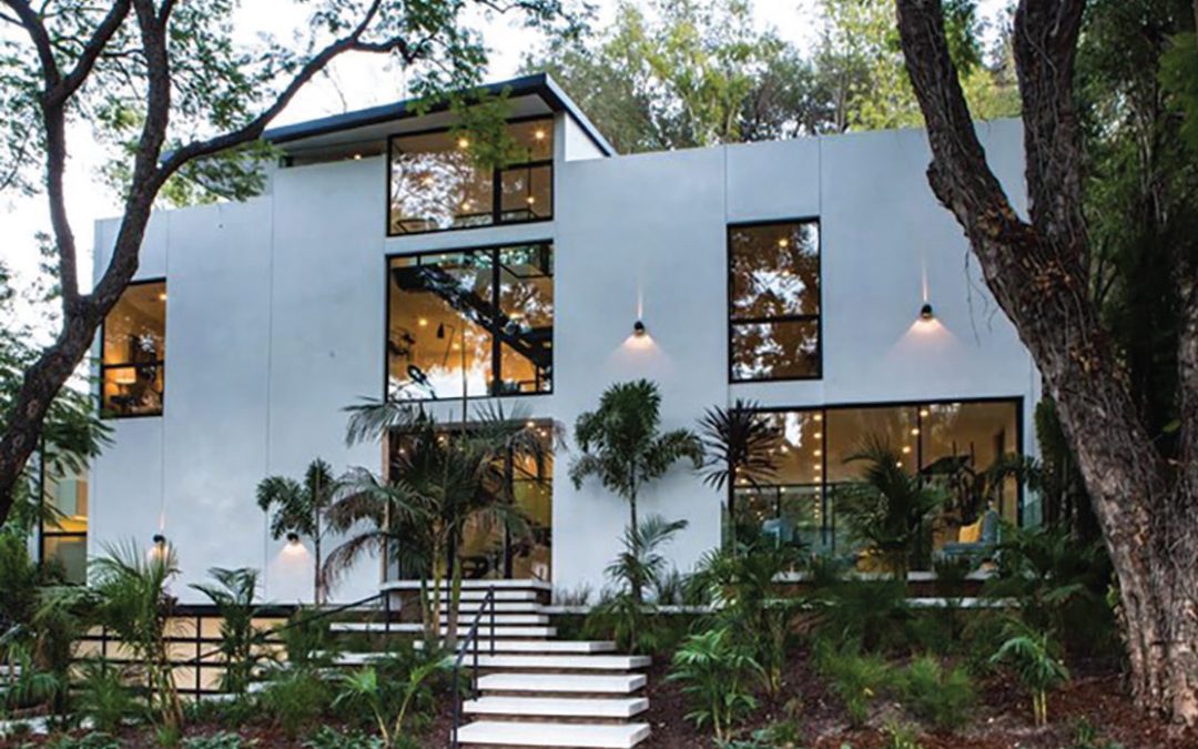 Glass-Walled California Home